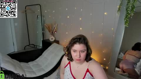 Snapshot of maya_raay chatting on April 27, 9:07 am Maya online show from April 27, 9:07 am