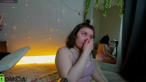 Snapshot of maya_raay chatting on May 4, 1:01 am Maya online show from May 4, 1:01 am
