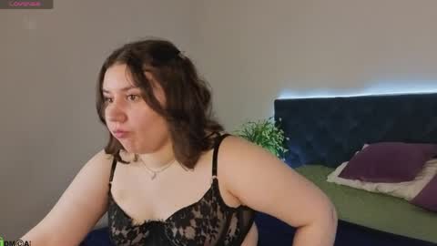 Snapshot of maya_raay chatting on June 7, 12:04 am Maya online show from June 7, 12:04 am