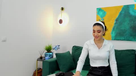 Maya online show from January 21, 7:06 pm