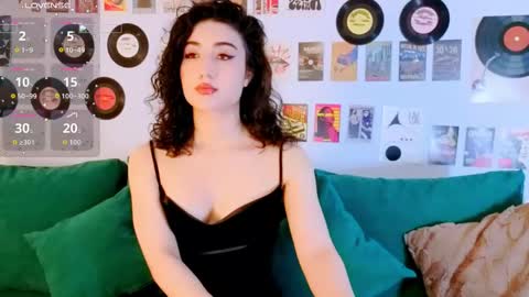 Snapshot of maya_rogerss chatting on May 1, 3:05 pm Maya online show from May 1, 3:05 pm