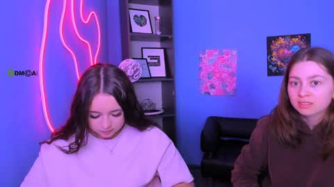 Snapshot of maya_venz chatting on April 8, 8:03 am Maya online show from April 8, 8:03 am