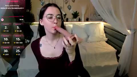 maya_winters online show from August 4, 11:13 am