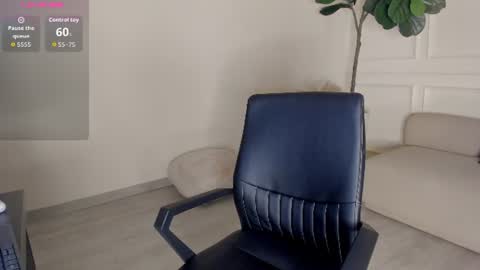 Snapshot of mayalee_ chatting on June 18, 2:12 am mayalee_ online show from June 18, 2:12 am