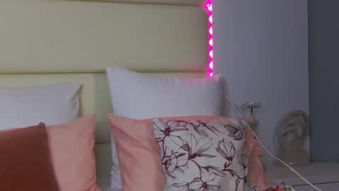 Maya online show from March 5, 9:22 pm