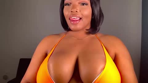 MayBabi online show from December 1, 4:29 pm