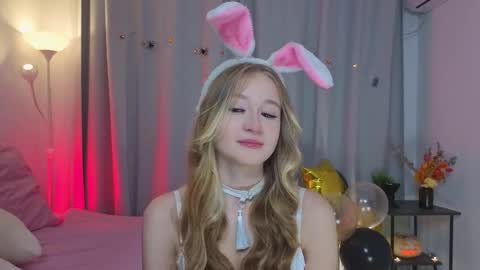 Snapshot of maybaybe chatting on October 31, 3:13 pm Alice online show from October 31, 3:13 pm