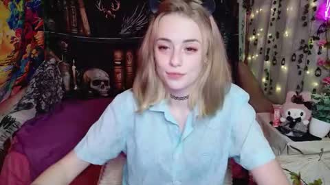 maybe_yours333 online show from August 7, 11:56 am