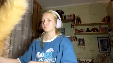 Snapshot of maybelleensminger chatting on October 3, 4:15 pm Lola online show from October 3, 4:15 pm