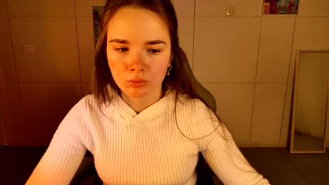 maybloom_ online show from February 16, 6:09 am