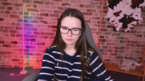 maybloom_ online show from March 4, 7:03 am