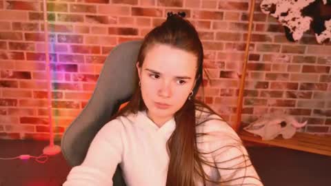 maybloom_ online show from March 20, 12:43 pm