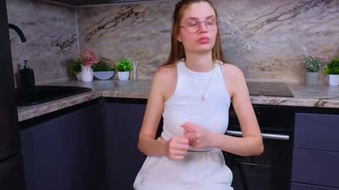 Mia online show from February 11, 3:08 pm