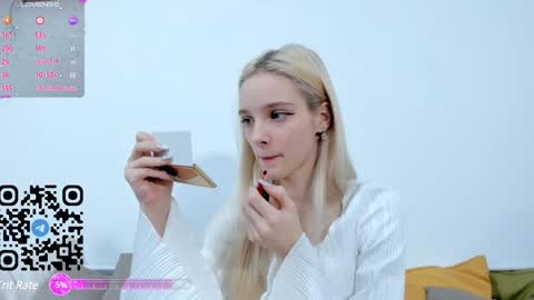 Snapshot of maydaguy chatting on December 29, 3:33 am Megan online show from December 29, 3:33 am