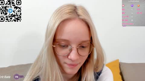 Snapshot of maydaguy chatting on January 24, 9:28 am Megan online show from January 24, 9:28 am