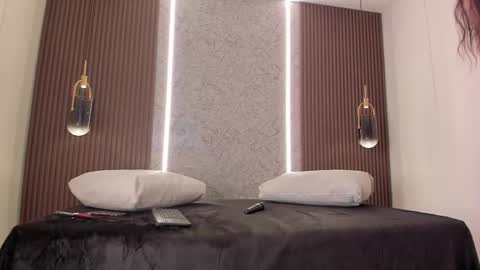 Snapshot of maye_wells_ chatting on February 20, 7:47 pm Maye Wells online show from February 20, 7:47 pm