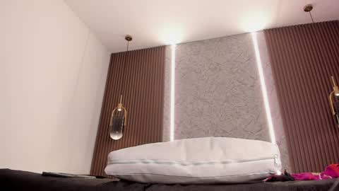 Snapshot of maye_wells_ chatting on April 21, 1:42 am Maye Wells online show from April 21, 1:42 am
