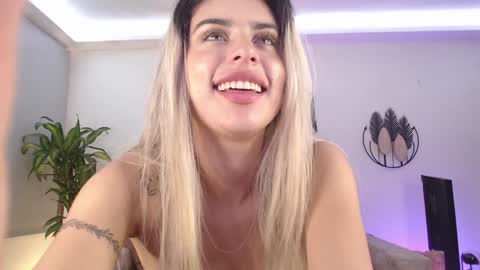 Snapshot of mayli_xx chatting on February 7, 6:45 am ALIS online show from February 7, 6:45 am