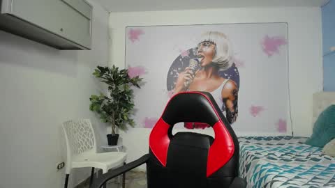 Snapshot of maylin_hornyy19 chatting on April 24, 7:49 pm Maylin online show from April 24, 7:49 pm