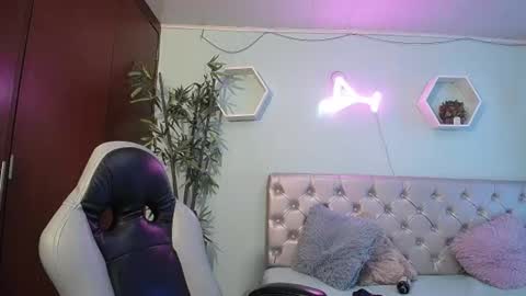 Snapshot of maylin_hornyy19 chatting on July 5, 4:19 am Maylin online show from July 5, 4:19 am