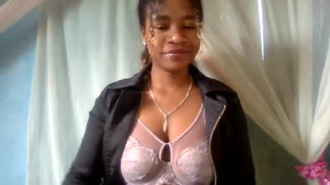 Snapshot of mayrah5 chatting on July 12, 6:37 am mayrah online show from July 12, 6:37 am