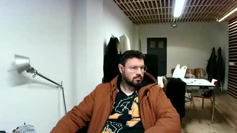 Snapshot of maythe4bwu chatting on February 13, 10:02 am maythe4bwu online show from February 13, 10:02 am