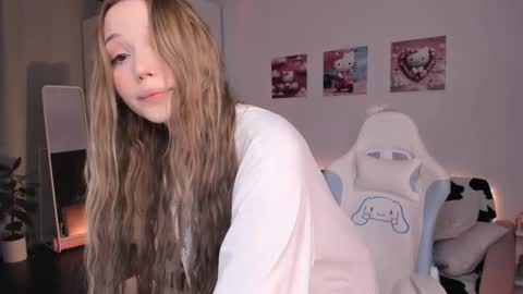 Snapshot of mayya_cuute chatting on February 10, 3:35 am Mila online show from February 10, 3:35 am