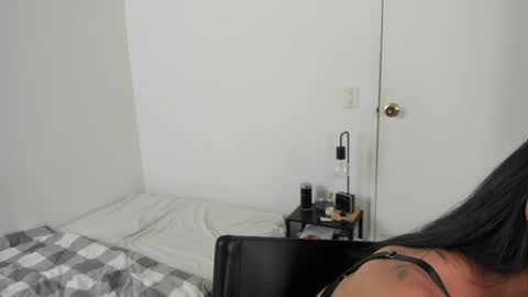 Snapshot of mazikeen_18 chatting on April 23, 1:13 pm mazikeen_18 online show from April 23, 1:13 pm