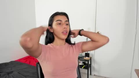 Snapshot of mazikeen_18 chatting on May 14, 1:29 pm mazikeen_18 online show from May 14, 1:29 pm