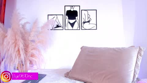 Ellie online show from April 14, 10:05 pm