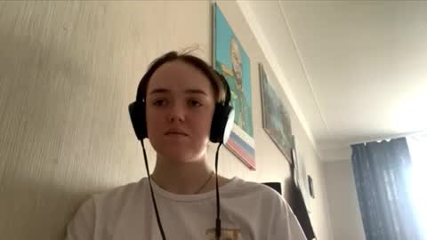 Snapshot of mckenziemoitoza chatting on October 6, 8:45 am Hello Lisa here Help me to make 50 thumbs up 333 online show from October 6, 8:45 am