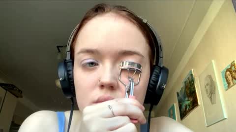 Snapshot of mckenziemoitoza chatting on October 8, 8:12 am Hello Lisa here Help me to make 50 thumbs up 333 online show from October 8, 8:12 am