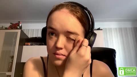 Snapshot of mckenziemoitoza chatting on October 20, 8:26 am Hello Lisa here Help me to make 50 thumbs up 333 online show from October 20, 8:26 am