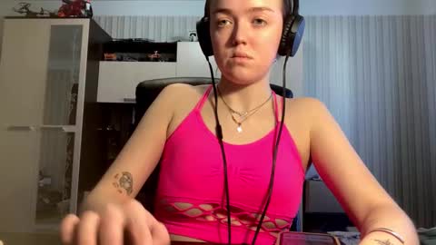 Snapshot of mckenziemoitoza chatting on October 22, 9:31 am Hello Lisa here Help me to make 50 thumbs up 333 online show from October 22, 9:31 am