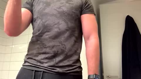 mcr8080 online show from December 31, 3:20 pm