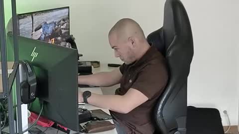 Snapshot of mdmix91 chatting on November 3, 1:01 pm Chris online show from November 3, 1:01 pm