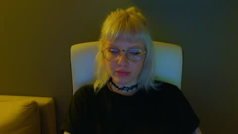Snapshot of me1roze chatting on May 12, 11:13 pm Roze online show from May 12, 11:13 pm