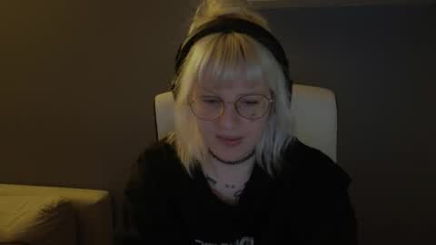Snapshot of me1roze chatting on May 23, 1:33 am Roze online show from May 23, 1:33 am