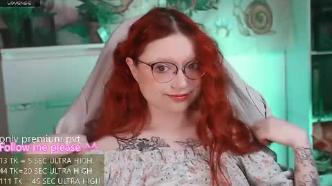 Snapshot of me_hanna chatting on April 11, 3:33 am Hanna online show from April 11, 3:33 am