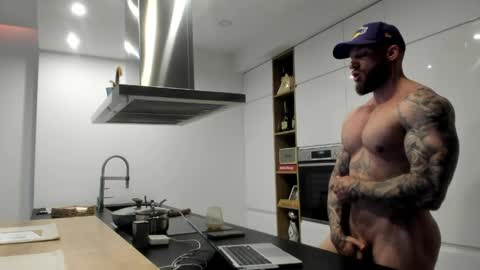 Snapshot of mealphamale chatting on May 26, 1:40 pm Alpha Male online show from May 26, 1:40 pm