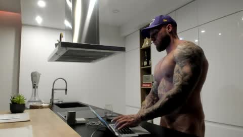 Snapshot of mealphamale chatting on May 28, 5:54 pm Alpha Male online show from May 28, 5:54 pm