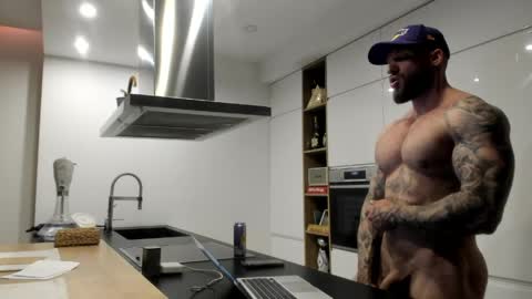 Snapshot of mealphamale chatting on June 1, 5:03 pm Alpha Male online show from June 1, 5:03 pm