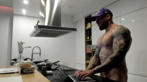 Snapshot of mealphamale chatting on June 3, 12:41 pm Alpha Male online show from June 3, 12:41 pm