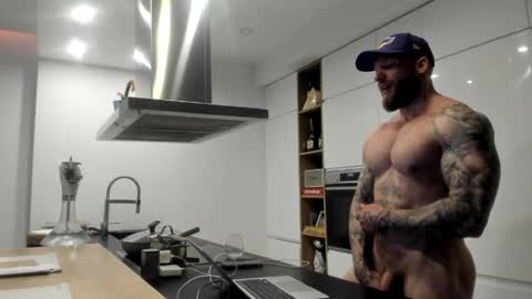 Snapshot of mealphamale chatting on June 5, 2:12 pm Alpha Male online show from June 5, 2:12 pm