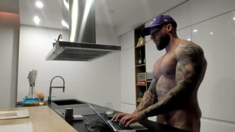 Snapshot of mealphamale chatting on June 9, 5:24 pm Alpha Male online show from June 9, 5:24 pm