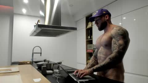 Snapshot of mealphamale chatting on June 10, 3:00 pm Alpha Male online show from June 10, 3:00 pm