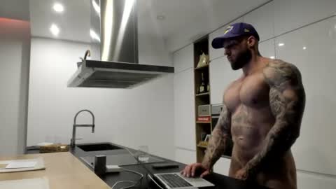 Snapshot of mealphamale chatting on June 19, 4:44 pm Alpha Male online show from June 19, 4:44 pm