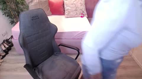 meamandax online show from February 8, 7:23 am