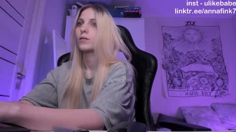 Snapshot of meandmaboy chatting on October 5, 9:34 pm Anna online show from October 5, 9:34 pm