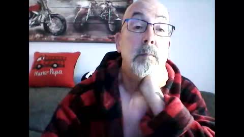 Snapshot of meathome3 chatting on June 6, 12:10 pm me at home online show from June 6, 12:10 pm